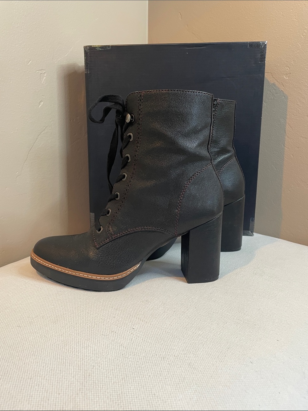 Naturalizer Women’s Callie Black Leather Lace-Up Block Heel Ankle Boots, Size 9